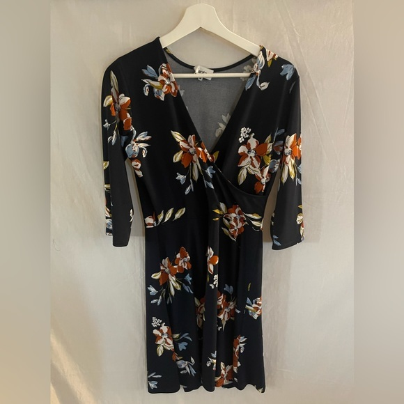 Leota
Perfect‎ Wrap Mini Dress in Santa Barbara Floral Blue - Picture 1 of 5